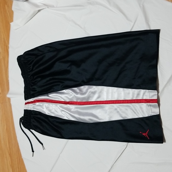 Nike athletic shorts.  Men's large. Air Jordan - Picture 5 of 8